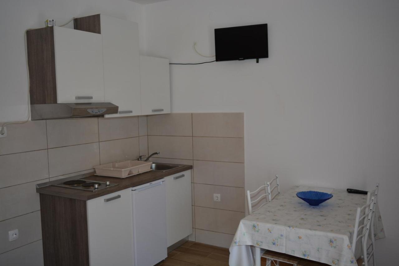 Apartmani Katica Kornic Exterior photo