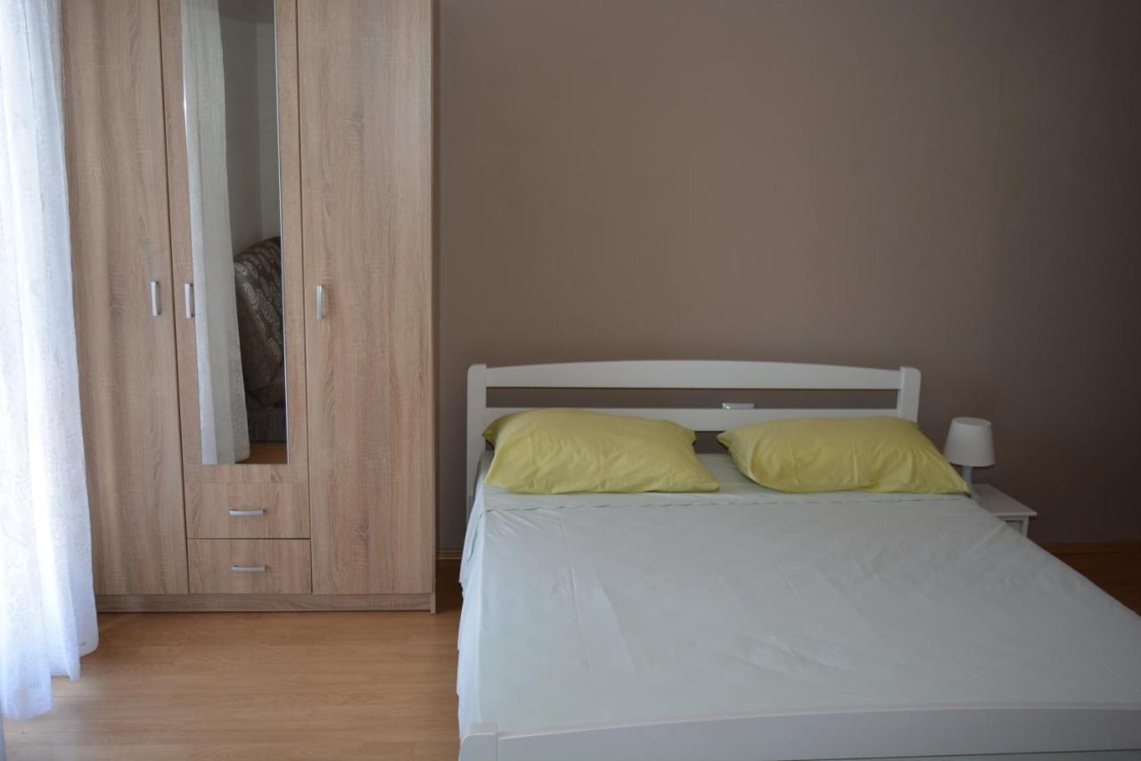 Apartmani Katica Kornic Exterior photo