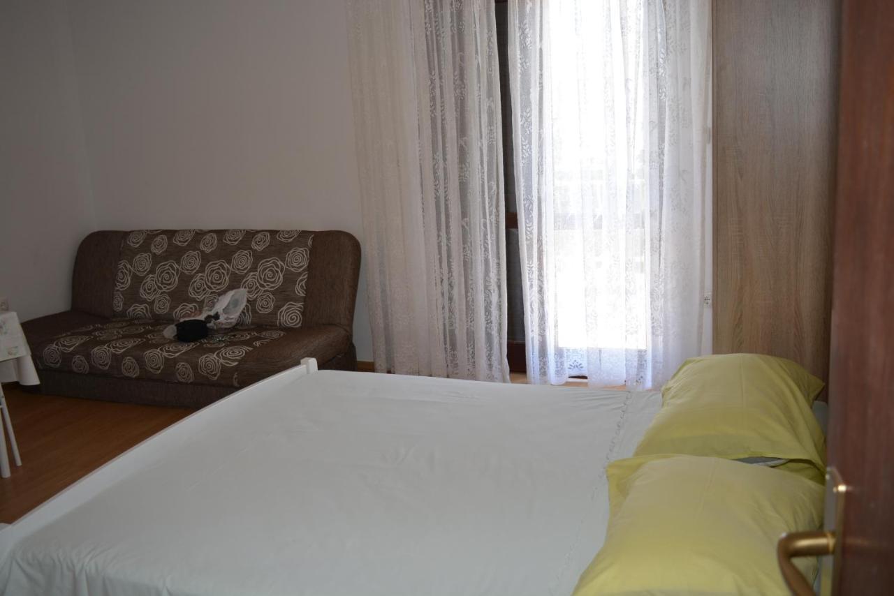 Apartmani Katica Kornic Exterior photo